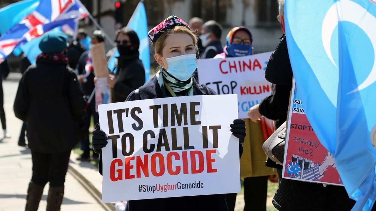 Britové označili zacházení s Ujgury za genocidu. Sprostá lež, brání se Čína
